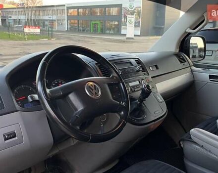 Черный Фольксваген Мультиван, объемом двигателя 2.5 л и пробегом 377 тыс. км за 11990 $, фото 2 на Automoto.ua