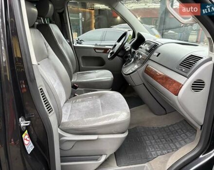 Черный Фольксваген Мультиван, объемом двигателя 3.2 л и пробегом 305 тыс. км за 8700 $, фото 7 на Automoto.ua