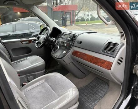 Черный Фольксваген Мультиван, объемом двигателя 3.2 л и пробегом 305 тыс. км за 8700 $, фото 6 на Automoto.ua