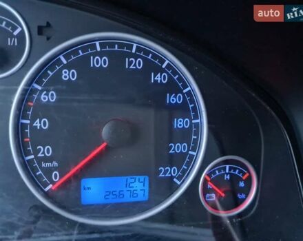Чорний Фольксваген Мультиван, об'ємом двигуна 2.5 л та пробігом 256 тис. км за 9900 $, фото 16 на Automoto.ua