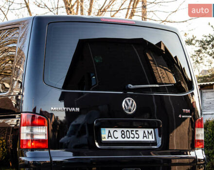 Черный Фольксваген Мультиван, объемом двигателя 2.5 л и пробегом 354 тыс. км за 13900 $, фото 17 на Automoto.ua