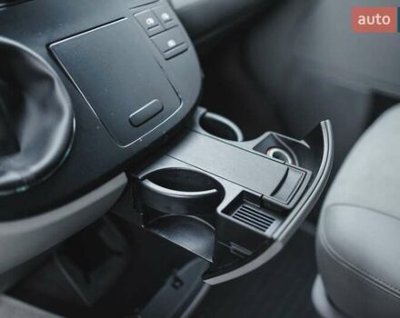 Черный Фольксваген Мультиван, объемом двигателя 2.47 л и пробегом 201 тыс. км за 14000 $, фото 19 на Automoto.ua