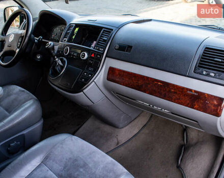 Черный Фольксваген Мультиван, объемом двигателя 2.5 л и пробегом 354 тыс. км за 13900 $, фото 24 на Automoto.ua