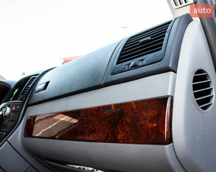 Черный Фольксваген Мультиван, объемом двигателя 2.5 л и пробегом 354 тыс. км за 13900 $, фото 22 на Automoto.ua