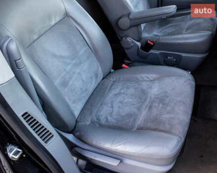 Черный Фольксваген Мультиван, объемом двигателя 2.5 л и пробегом 354 тыс. км за 13900 $, фото 25 на Automoto.ua