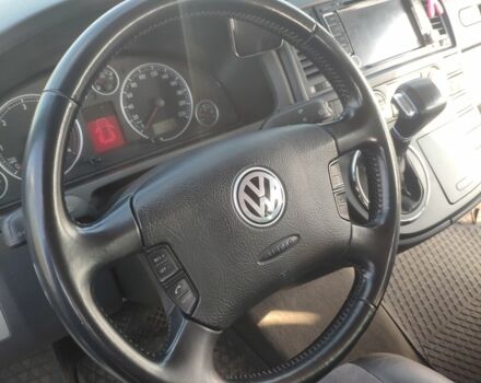 Черный Фольксваген Мультиван, объемом двигателя 1.6 л и пробегом 170 тыс. км за 16000 $, фото 6 на Automoto.ua