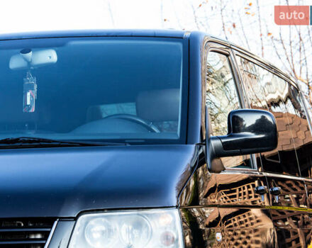 Черный Фольксваген Мультиван, объемом двигателя 2.5 л и пробегом 354 тыс. км за 13900 $, фото 7 на Automoto.ua