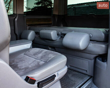 Черный Фольксваген Мультиван, объемом двигателя 2.5 л и пробегом 354 тыс. км за 13900 $, фото 26 на Automoto.ua