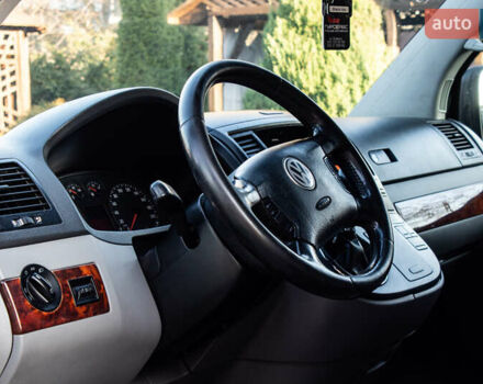 Черный Фольксваген Мультиван, объемом двигателя 2.5 л и пробегом 354 тыс. км за 13900 $, фото 30 на Automoto.ua