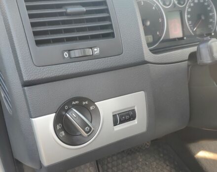 Черный Фольксваген Мультиван, объемом двигателя 1.6 л и пробегом 170 тыс. км за 16000 $, фото 7 на Automoto.ua