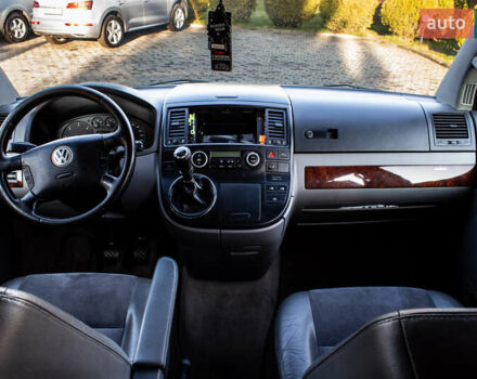 Черный Фольксваген Мультиван, объемом двигателя 2.5 л и пробегом 354 тыс. км за 13900 $, фото 21 на Automoto.ua