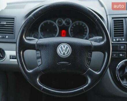 Черный Фольксваген Мультиван, объемом двигателя 2.47 л и пробегом 201 тыс. км за 14000 $, фото 6 на Automoto.ua
