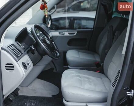 Черный Фольксваген Мультиван, объемом двигателя 2.47 л и пробегом 201 тыс. км за 14000 $, фото 18 на Automoto.ua