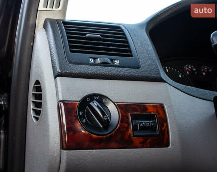 Черный Фольксваген Мультиван, объемом двигателя 2.5 л и пробегом 354 тыс. км за 13900 $, фото 32 на Automoto.ua