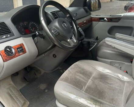 Чорний Фольксваген Мультиван, об'ємом двигуна 2.5 л та пробігом 330 тис. км за 15500 $, фото 3 на Automoto.ua