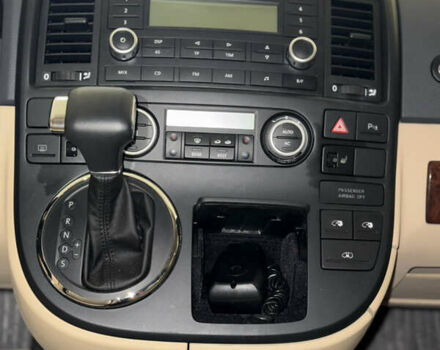 Черный Фольксваген Мультиван, объемом двигателя 3.19 л и пробегом 70 тыс. км за 27000 $, фото 12 на Automoto.ua