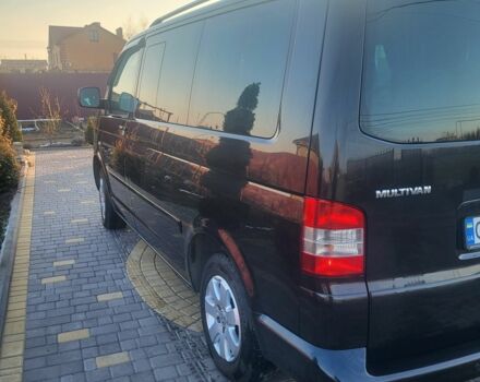 Черный Фольксваген Мультиван, объемом двигателя 2.5 л и пробегом 428 тыс. км за 10700 $, фото 2 на Automoto.ua