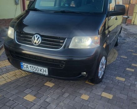 Черный Фольксваген Мультиван, объемом двигателя 2.5 л и пробегом 428 тыс. км за 10700 $, фото 1 на Automoto.ua