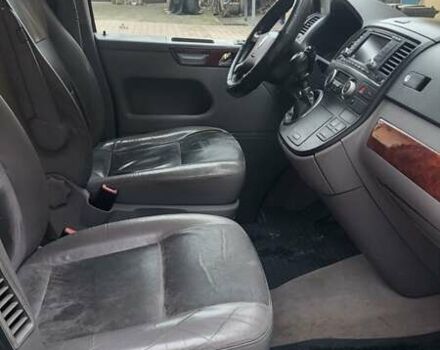 Черный Фольксваген Мультиван, объемом двигателя 3.2 л и пробегом 325 тыс. км за 12000 $, фото 5 на Automoto.ua