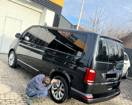 Чорний Фольксваген Мультиван, об'ємом двигуна 2.5 л та пробігом 330 тис. км за 15500 $, фото 8 на Automoto.ua