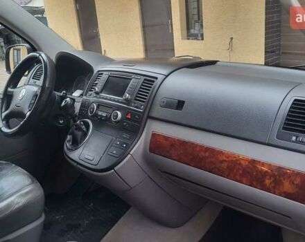 Черный Фольксваген Мультиван, объемом двигателя 3.2 л и пробегом 325 тыс. км за 12000 $, фото 4 на Automoto.ua