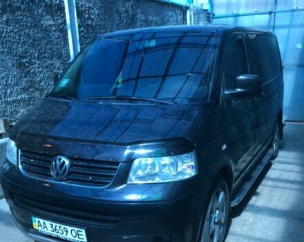 Черный Фольксваген Мультиван, объемом двигателя 3.2 л и пробегом 220 тыс. км за 20747 $, фото 1 на Automoto.ua