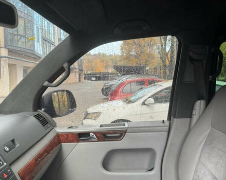 Чорний Фольксваген Мультиван, об'ємом двигуна 2.5 л та пробігом 330 тис. км за 15500 $, фото 4 на Automoto.ua