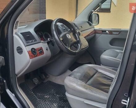 Черный Фольксваген Мультиван, объемом двигателя 3.2 л и пробегом 325 тыс. км за 12000 $, фото 7 на Automoto.ua