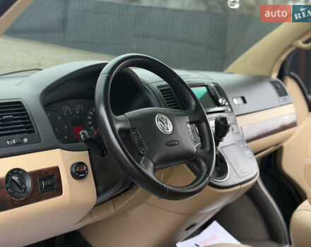 Чорний Фольксваген Мультиван, об'ємом двигуна 2.46 л та пробігом 300 тис. км за 13999 $, фото 27 на Automoto.ua