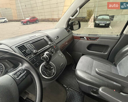 Черный Фольксваген Мультиван, объемом двигателя 1.97 л и пробегом 300 тыс. км за 25000 $, фото 41 на Automoto.ua