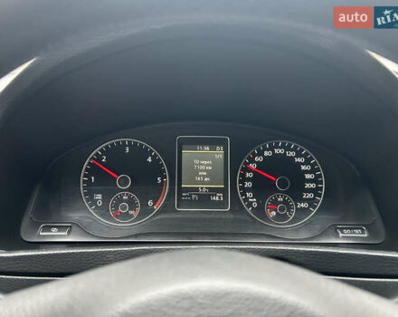 Черный Фольксваген Мультиван, объемом двигателя 1.97 л и пробегом 300 тыс. км за 25000 $, фото 42 на Automoto.ua