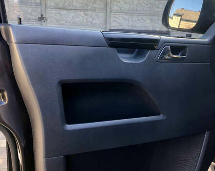 Черный Фольксваген Мультиван, объемом двигателя 2 л и пробегом 261 тыс. км за 20000 $, фото 22 на Automoto.ua