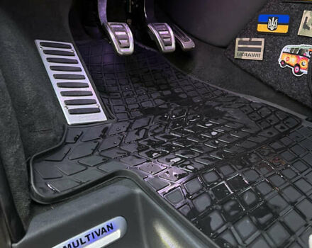 Черный Фольксваген Мультиван, объемом двигателя 1.97 л и пробегом 299 тыс. км за 25300 $, фото 13 на Automoto.ua