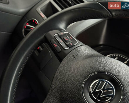 Черный Фольксваген Мультиван, объемом двигателя 2 л и пробегом 299 тыс. км за 24750 $, фото 61 на Automoto.ua