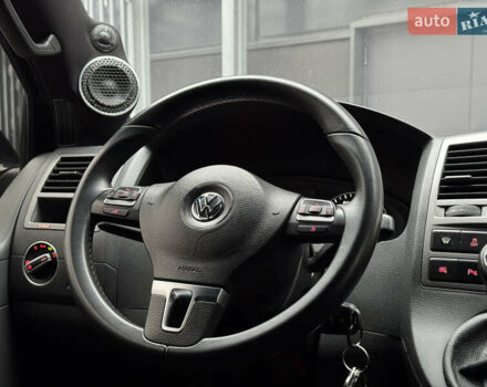 Черный Фольксваген Мультиван, объемом двигателя 2 л и пробегом 299 тыс. км за 24750 $, фото 51 на Automoto.ua