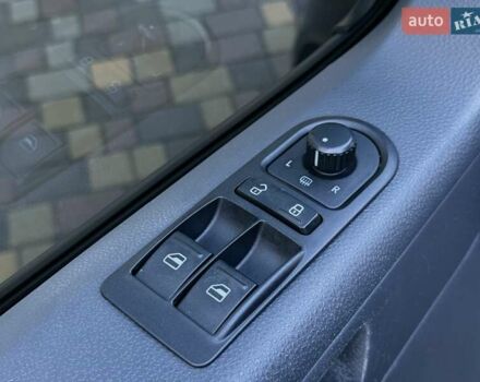 Черный Фольксваген Мультиван, объемом двигателя 1.97 л и пробегом 187 тыс. км за 18500 $, фото 20 на Automoto.ua