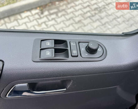 Черный Фольксваген Мультиван, объемом двигателя 1.98 л и пробегом 209 тыс. км за 16800 $, фото 20 на Automoto.ua