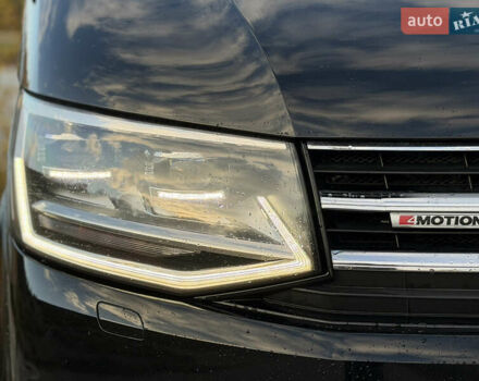 Чорний Фольксваген Мультиван, об'ємом двигуна 1.97 л та пробігом 196 тис. км за 38500 $, фото 7 на Automoto.ua