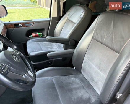 Черный Фольксваген Мультиван, объемом двигателя 2 л и пробегом 178 тыс. км за 29900 $, фото 17 на Automoto.ua