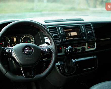 Чорний Фольксваген Мультиван, об'ємом двигуна 2 л та пробігом 265 тис. км за 45000 $, фото 36 на Automoto.ua