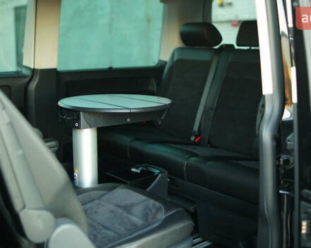 Чорний Фольксваген Мультиван, об'ємом двигуна 2 л та пробігом 265 тис. км за 45000 $, фото 44 на Automoto.ua