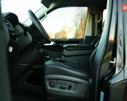 Чорний Фольксваген Мультиван, об'ємом двигуна 2 л та пробігом 265 тис. км за 45000 $, фото 25 на Automoto.ua