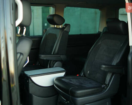 Чорний Фольксваген Мультиван, об'ємом двигуна 2 л та пробігом 265 тис. км за 45000 $, фото 38 на Automoto.ua