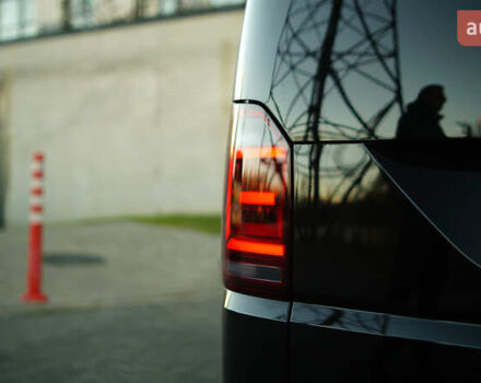 Чорний Фольксваген Мультиван, об'ємом двигуна 2 л та пробігом 265 тис. км за 45000 $, фото 12 на Automoto.ua