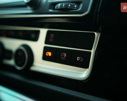 Чорний Фольксваген Мультиван, об'ємом двигуна 2 л та пробігом 265 тис. км за 45000 $, фото 45 на Automoto.ua