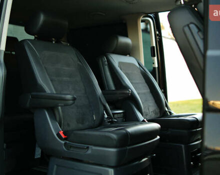 Чорний Фольксваген Мультиван, об'ємом двигуна 2 л та пробігом 265 тис. км за 45000 $, фото 42 на Automoto.ua