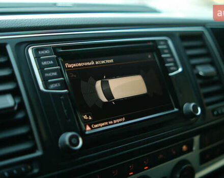 Чорний Фольксваген Мультиван, об'ємом двигуна 2 л та пробігом 265 тис. км за 45000 $, фото 30 на Automoto.ua