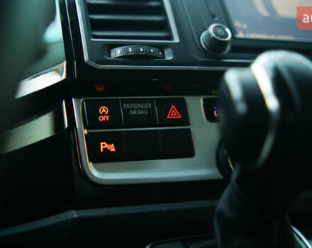 Чорний Фольксваген Мультиван, об'ємом двигуна 2 л та пробігом 265 тис. км за 45000 $, фото 31 на Automoto.ua