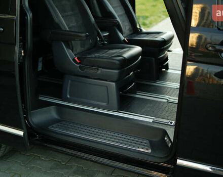 Чорний Фольксваген Мультиван, об'ємом двигуна 2 л та пробігом 265 тис. км за 45000 $, фото 41 на Automoto.ua