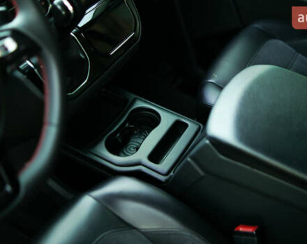 Чорний Фольксваген Мультиван, об'ємом двигуна 2 л та пробігом 265 тис. км за 45000 $, фото 35 на Automoto.ua